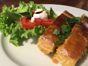 Kübisstrudel mit Salat